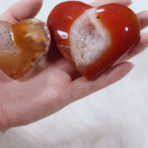 40mmの大きなヒーリングシェイプ天然クォーツジェムストーンレッドアゲートクォーツクリスタルハート、ホームデコレーション用 - Product Image 3