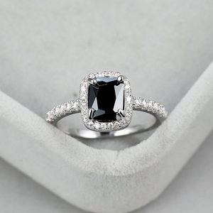 Luxe Femme Noir Carré Zircon Pierre Bague De Fiançailles Charme Couleur Argent Bijoux De Mariage Pour Les Femmes - Product Image 1