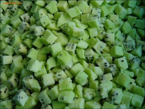 Cubes <span class=keywords><strong>de</strong></span> kiwi surgelés IQF 10x10mm, cubes <span class=keywords><strong>de</strong></span> fruits verts naturels pour garnitures <span class=keywords><strong>de</strong></span> crème glacée - Product Image 2