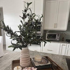 Ramas de olivo artificiales realistas de alta calidad con frutos, plantas verdes para decoración del hogar, flores artificiales al por mayor - Product Image 3