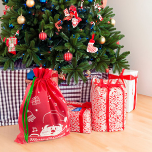 Bolsa de Regalo Navideña Colorida de Santa Claus para Empacar Regalos Navideños, Regalos para Fiestas, Celebraciones Familiares y Decoración Festiva - Product Image 4