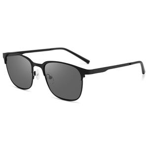 Gafas de sol unisex con montura metálica, protección UV400, lentes cuadradas de PC para sol, pesca, viajes, conducción y atuendos de moda. - Product Image 5