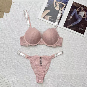 Ensemble de lingerie sexy en <span class=keywords><strong>dentelle</strong></span> tissée <span class=keywords><strong>Victoria</strong></span>'s, <span class=keywords><strong>soutien</strong></span>-<span class=keywords><strong>gorge</strong></span> respirant à volants avec culotte brodée discrète - Product Image 3