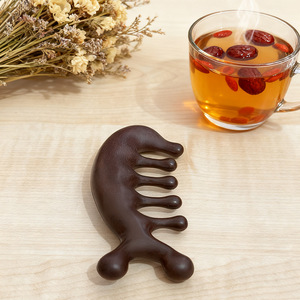 Peine de masaje para el cuero cabelludo en forma de delfín, de plástico, portátil, para terapia de acupresión en la cabeza - Product Image 2