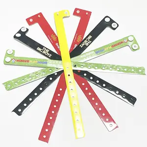 Bracelets promotionnels en vinyle personnalisés OEM Bracelet d'impression en plastique Bracelet en vinyle étanche Bracelet en PVC