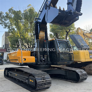 Excavatrice sur chenilles d'occasion Hyundai HX220HD de 22 tonnes, modèle 2023, équipée d'un moteur Cummins, en stock et prête à l'exportation - Product Image 2