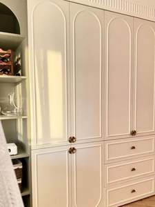 Armoire rustique française à prix réduit avec finition pastel vieillie - Product Image 3