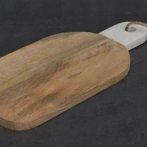 Meilleure planche à découper en bois pour les collations, fromage, charcuterie, taille personnalisée avec manche en résine époxy, conçue pour la cuisine - Product Image 1