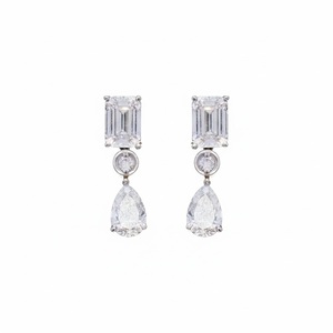 Pendientes de Diamantes Premium con Corte Esmeralda, Redondos y en Forma de Pera, Joyería Fina de Diseño Elegante para Novias, Bodas y Fiestas - Product Image 1