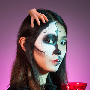 Clip à cheveux inspiré d'Halloween, <span class=keywords><strong>main</strong></span> coupée d'<span class=keywords><strong>Addams</strong></span> Wednesday, accessoire <span class=keywords><strong>de</strong></span> costume effrayant, accessoire <span class=keywords><strong>de</strong></span> fête, lumière LED en plastique - Product Image 4