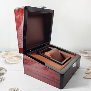 Màu Đỏ stoving véc ni hộp gỗ Bao bì với chốt kim loại bespoke hình chữ nhật bằng gỗ Hộp Quà Tặng Bao bì hộp - Product Image 2