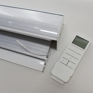 Moteur motorisé à batterie CC pour le filtrage de la lumière des fenêtres intérieures avec stores zébrés à double rouleau <span class=keywords><strong>Valence</strong></span> - Product Image 4