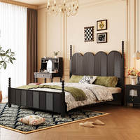 Lit double de luxe français de style mi-siècle en chêne massif avec tête de lit texturée et arquée élégante pour chambre principale