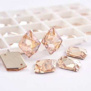 OLeeya Wholesale Premium 5A Strass à coudre cosmiques à dos plat, en verre biseauté de grande taille, pour la confection de bijoux - Product Image 2