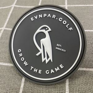 Patch en silicone PVC personnalisé en usine, logo 3D gaufré en caoutchouc souple pour chapeau, transfert thermique - Product Image 1