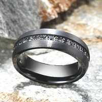 Bague de fiançailles pour homme en carbure de tungstène 8 mm plaqué noir avec incrustation de zircone cubique CNC et moissanite noire, par Cheng Jewelers