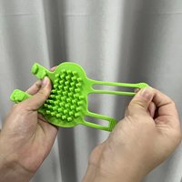 2026 sac pour animaux de compagnie chien épilation peigne de Massage réglable Silicone Massage perte brosse adapté aux jambes de Table
