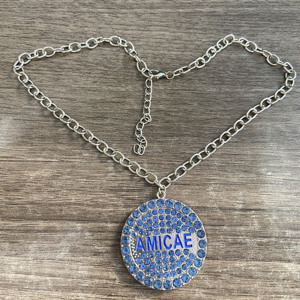 قلادة كبيرة الحجم من سبائك الزنك اللامعة باللون الأزرق الفاتح، هدية تخرج وانضمام إلى جمعية زيتا أميكا، تصميم عصري على الطراز اليوناني - Product Image 2