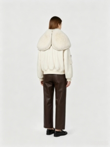 LOVEXUAN Chaqueta Bomber de Plumón Premium para <span class=keywords><strong>Mujer</strong></span>, 100% Poliéster, Cuello de Piel de Zorro Genuina, Plumón de <span class=keywords><strong>Ganso</strong></span> Ligero, Corte Corto - Product Image 2