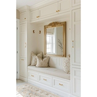 Armoire d'angle Prima avec disposition optimisée pour l'espace et options de finition personnalisées pour les chambres compactes