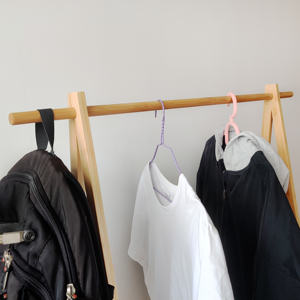 Elegante <span class=keywords><strong>Perchero</strong></span> de bambú <span class=keywords><strong>para</strong></span> dormitorio, <span class=keywords><strong>pequeño</strong></span> colgador de ropa de pie, organizador de mesita de noche, muebles de moda <span class=keywords><strong>para</strong></span> gimnasio en casa - Product Image 4