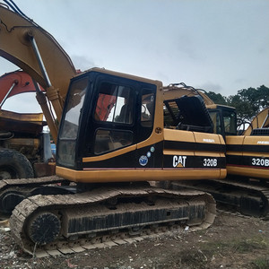 Excavatrice Caterpillar d'occasion 20 tonnes avec moteur, modèles CAT320b, 320CL, 320BL, 320DL, 320c, 320d2l, pour dragage de sable sur routes fluviales, en stock - Product Image 3