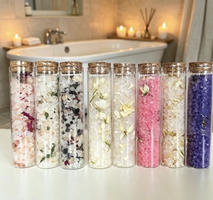 Sel de bain minéral écologique Dewdrop Dream à la rose et à la lavande pour la relaxation dans un récipient en verre pour adultes - Product Image 3