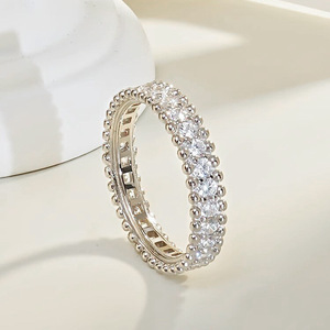 Anillo decorativo minimalista brillante con circonita incrustada, delicado y elegante adorno para el dedo para mujer, para uso diario. - Product Image 5