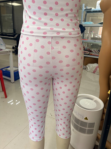 Completo Estivo 2026 Rosa a Pois Y2K da <span class=keywords><strong>Donna</strong></span>: Top Halter Senza Maniche, <span class=keywords><strong>Pantaloni</strong></span> Capri e Set <span class=keywords><strong>3</strong></span> Pezzi - Outfit Estivo Dolce con Logo Personalizzato, Piccoli Lotti OEM - Product Image 5