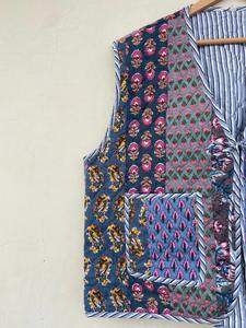 Gilet matelassé réversible en coton Burfi, veste sans manches pour femme, veste faite à la main, veste unisexe, veste pour femme, cadeau pour elle - Product Image 3