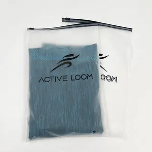 Großhandel Custom Matte Frosted Black Zip Lock Kleidungs stück Reiß verschluss tasche zum Verpacken von Kleidung mit eigenem Logo
