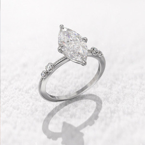 Anello a forma di marquise per donna, accessorio classico da indossare ogni giorno - Product Image 2