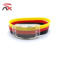 Bracelets personnalisés imprimés pour les fans de football mondial, bracelets en silicone à LED clignotants avec drapeau argentin pour les fêtes à domicile