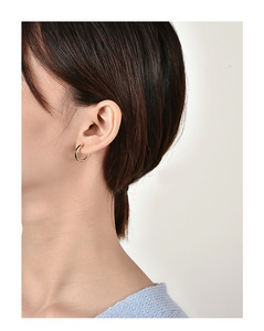 Grandes boucles d'oreilles créoles en cuivre plaqué or Design minimaliste tendance Bijoux en alliage plaqué or émaillé et perlé à la mode pour cadeau - Product Image 2