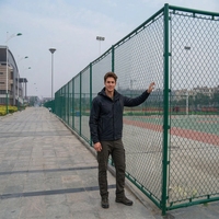 Clôture en treillis métallique facile à installer pour terrain de football