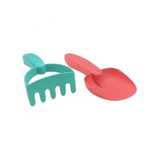 Ensemble de jouets de sable de plage pour enfants avec pelle Kit <span class=keywords><strong>d</strong></span>'outils arrosoir et accessoires amusants pour les <span class=keywords><strong>jeux</strong></span> de plein air Kit de jeu de plage <span class=keywords><strong>d</strong></span>'été parfait - Product Image 4