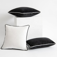 Housse de coussin moderne minimaliste noire et blanche à biais