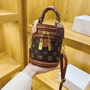 กระเป๋าถือทรงกระบอกหนังแท้กันน้ำลายพิมพ์เรโทรแฟชั่นปี 2026 สำหรับผู้หญิง ขายดี - Product Image 2