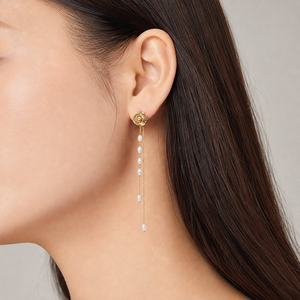 Boucles d'oreilles pendantes en acier inoxydable plaqué or 14 carats avec perle rose, longues boucles d'oreilles asymétriques avec chaîne en imitation perle - Product Image 5