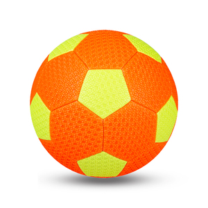 Balón de Fútbol al por Mayor, Superficie Texturizada, PVC, Cosido a Máquina, Hecho en Vietnam, Precio de Fábrica, para Jugar en Piscina - Product Image 1