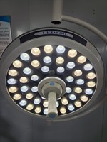 Lampe chirurgicale à double dôme LED sans ombre pour salle d'hôpital, montage au plafond