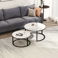 Salon nordique canapé balcon table basse design moyen ancienne petite table ronde table basse