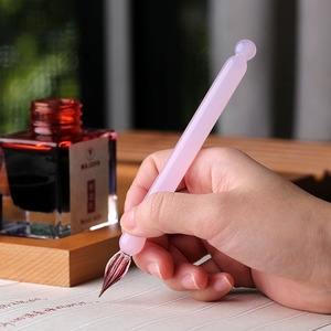 <span class=keywords><strong>Penna</strong></span> Calligrafica Sottile dal Design Creativo 2026, <span class=keywords><strong>Penna</strong></span> per Disegno Artistico, <span class=keywords><strong>Penna</strong></span> Decorativa per Firma, Logo Personalizzato, Colori e Confezione Personalizzabili, <span class=keywords><strong>Penna</strong></span> in Vetro per Scrittura - Product Image 4