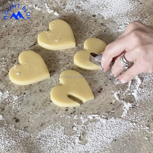 Biscuits glacés en forme de coeur avec messages "<span class=keywords><strong>Love</strong></span> You", "Hug You", biscuits sucrés de 80g pour biscuits de la Saint-Valentin - Product Image 2
