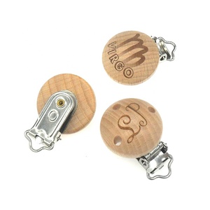 Clip personalizado para chupete de bebé, Clip de madera para chupete con logotipo grabado - Product Image 6