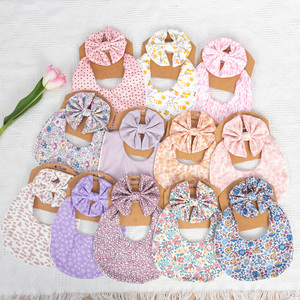 Haute qualité 100% coton filles fleur <span class=keywords><strong>bavoir</strong></span> ensemble Super doux jetable Bandana beau bébé cadeau de <span class=keywords><strong>naissance</strong></span> avec grand arc en gros - Product Image 1