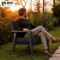 Chaise longue d'extérieur, siège individuel, structure en acier galvanisé, coussin gris, accoudoirs en WPC, fauteuil de jardin et de terrasse