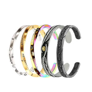 Brazaletes de Acero Inoxidable con Diseño de Pluma de Hoja Vikinga Nórdica para Hombre, Resistentes al Agua y al Deslustre, de Energinox - Product Image 1