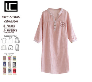 Camicia <span class=keywords><strong>da</strong></span> <span class=keywords><strong>Notte</strong></span> Rosa a Quadretti per Donna con Logo Personalizzato OEM/ODM, Stile Casual e Comodo, in <span class=keywords><strong>Cotone</strong></span> Stropicciato con Maniche 3/4 - Product Image 1