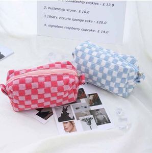 South Korea Fashion Large Capacity <b>Storage</b> Pen Bag Checkerboard <b>Knitting</b> Makeup Bag Color Contrast Yarn Plaid Polyester Logo - Product Image 2